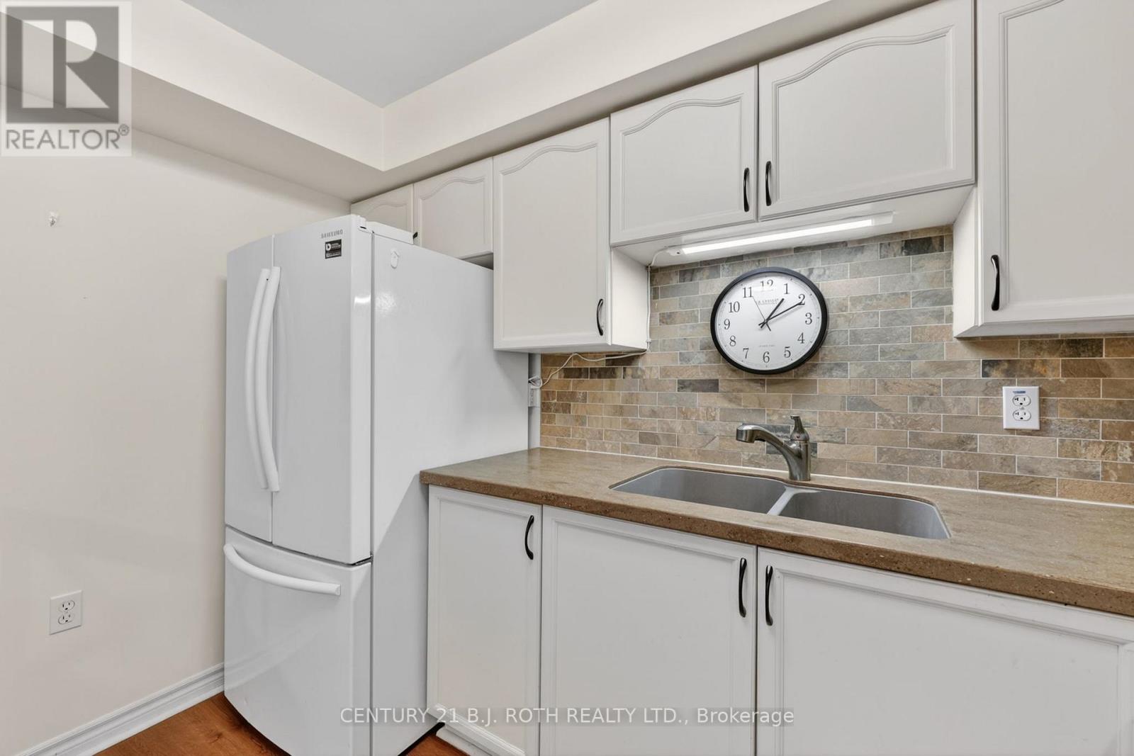 #116 49 JACOBS TERRACE - 14