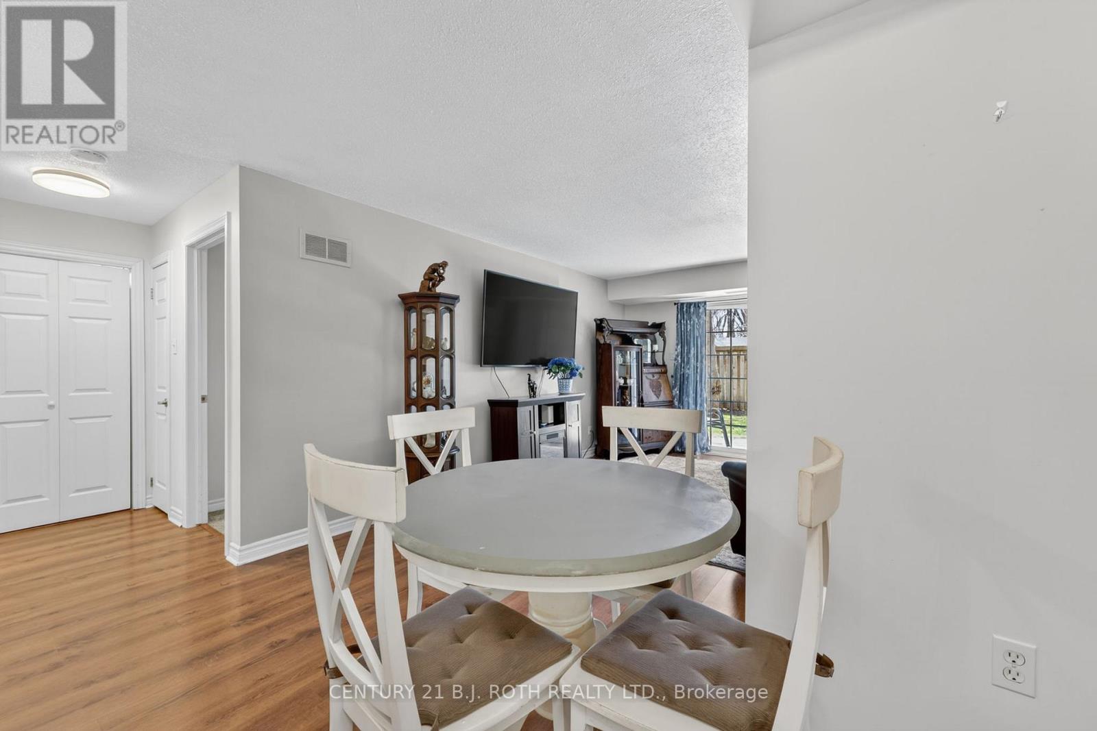#116 49 JACOBS TERRACE - 15