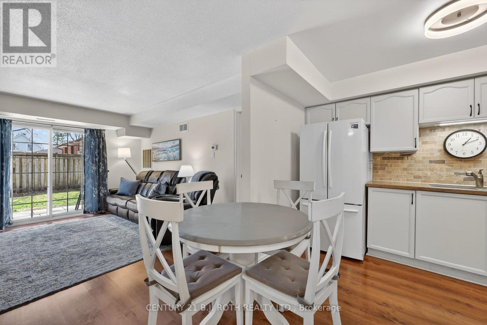 #116 49 JACOBS TERRACE - 17