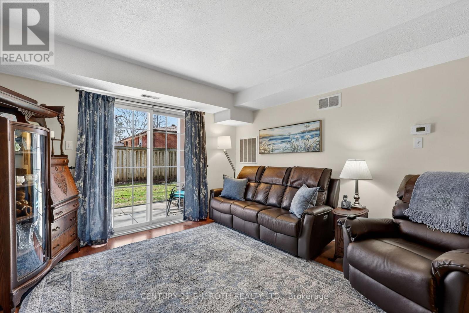 #116 49 JACOBS TERRACE - 18