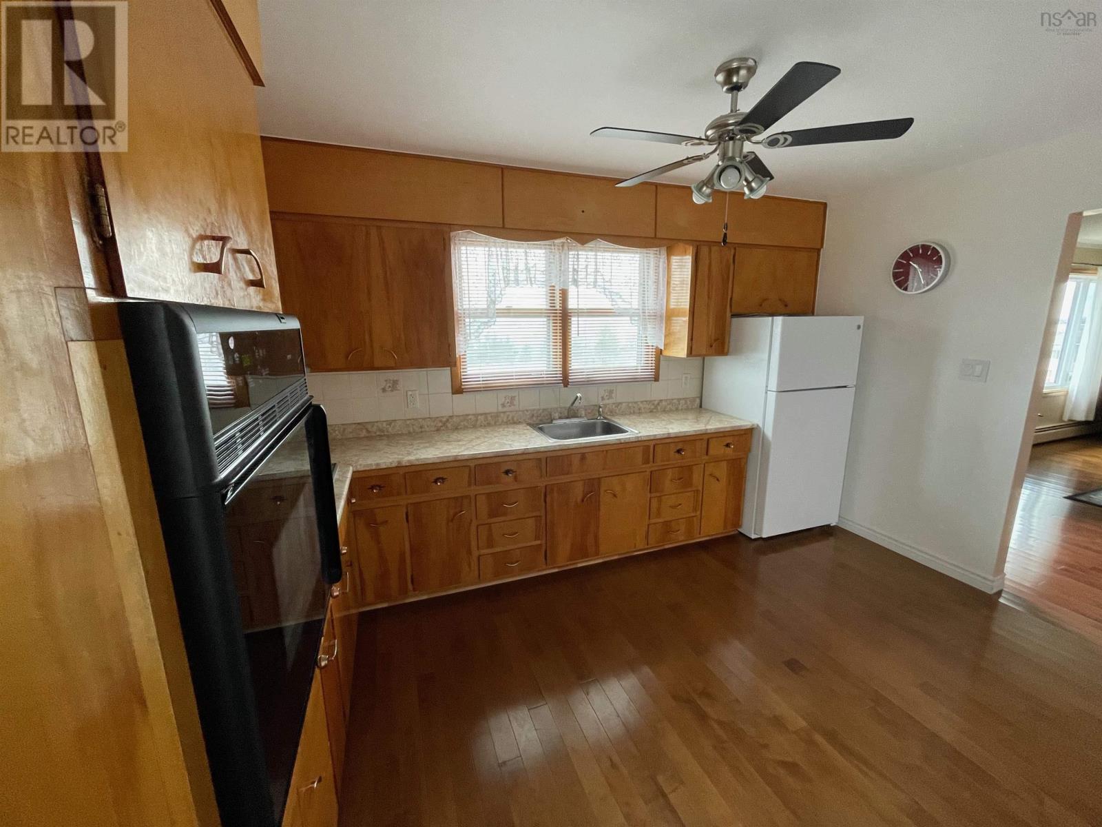 Property 17 of 30 of 2190 Highway 28