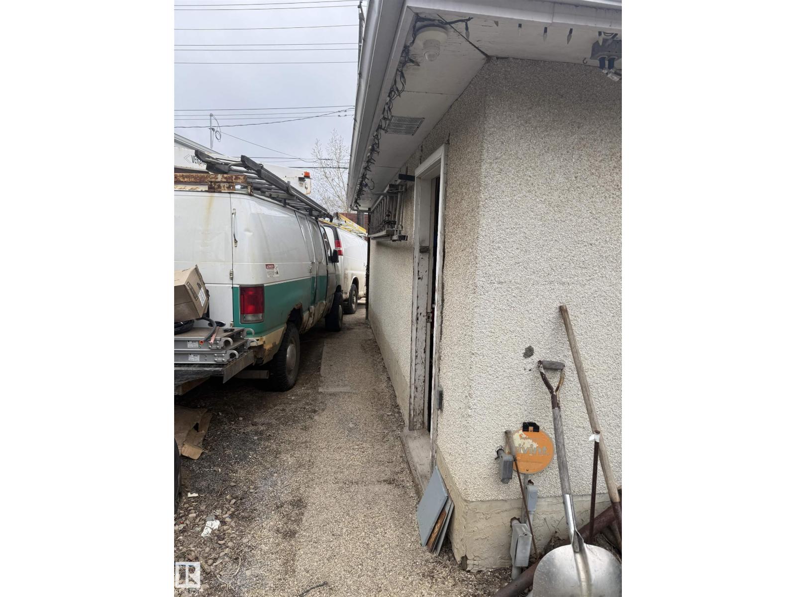 9216 169 ST NW, Edmonton