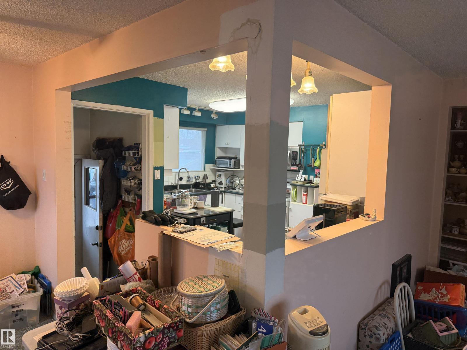 9216 169 ST NW, Edmonton