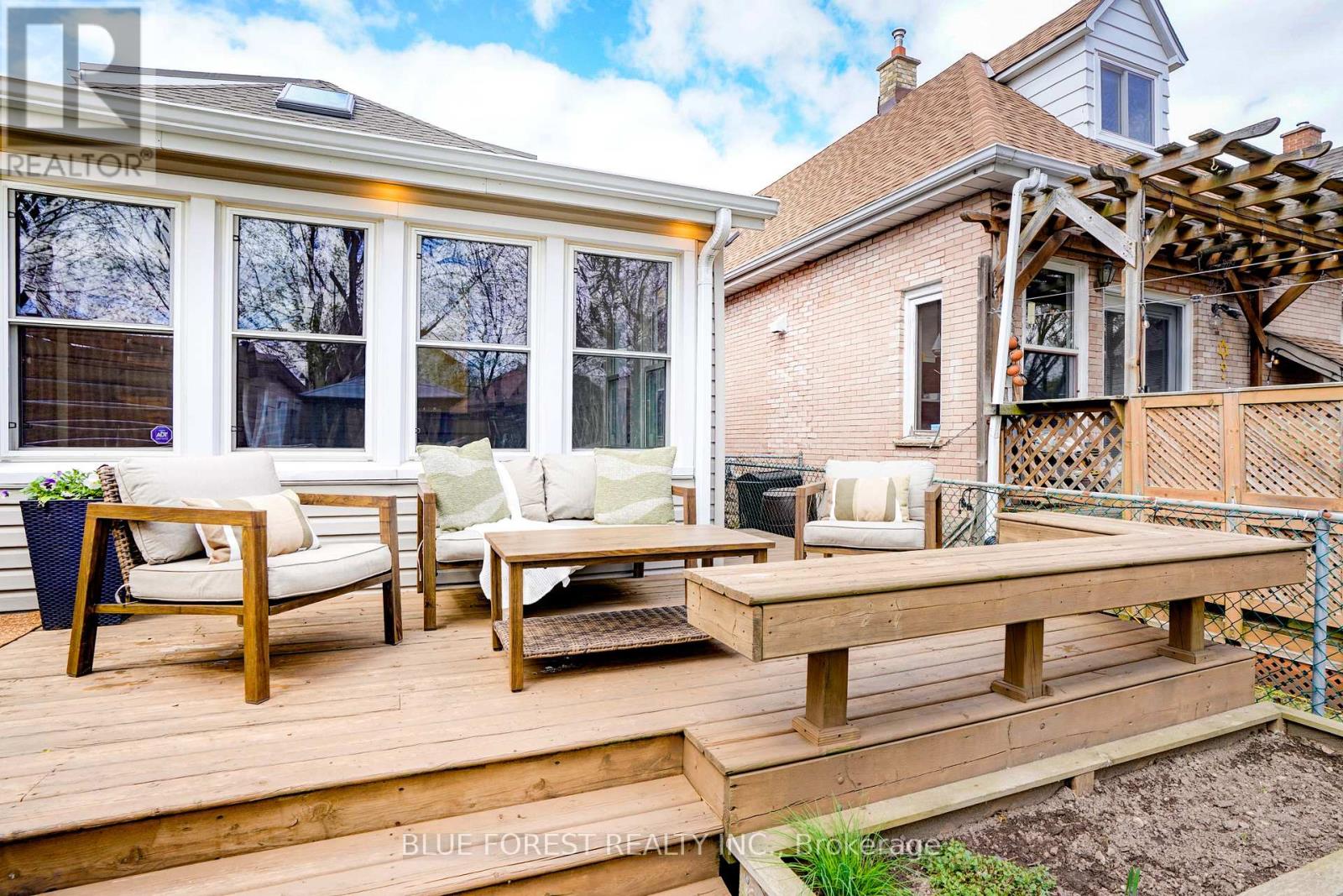 343 EMERY STREET E Property Photo