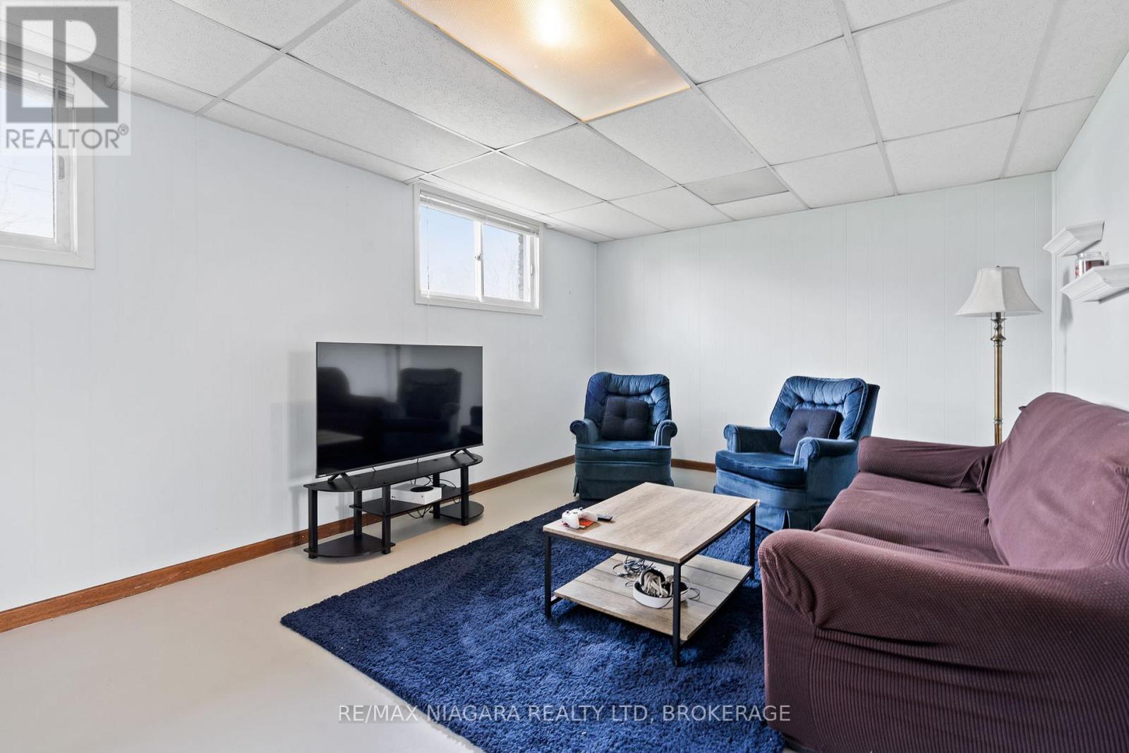 16 CROYDON DRIVE - 21