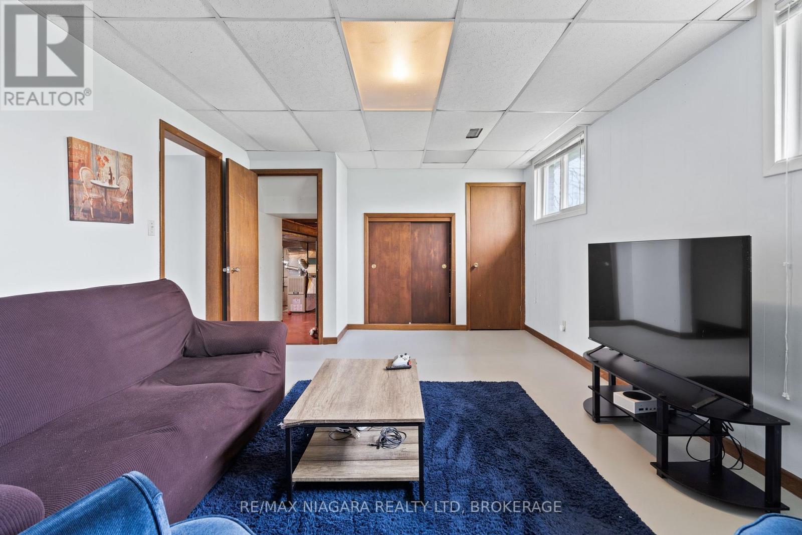 16 CROYDON DRIVE - 22