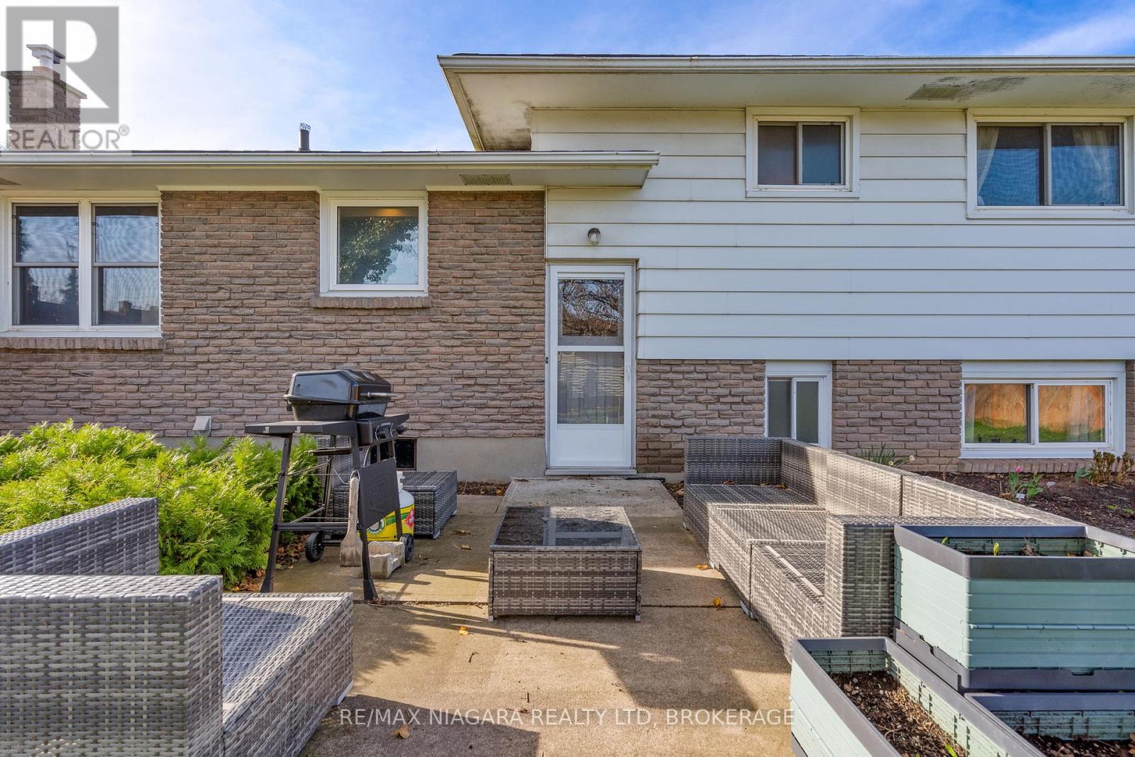 16 CROYDON DRIVE - 27