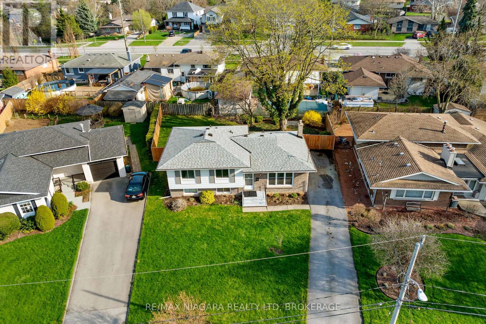 16 CROYDON DRIVE - 32