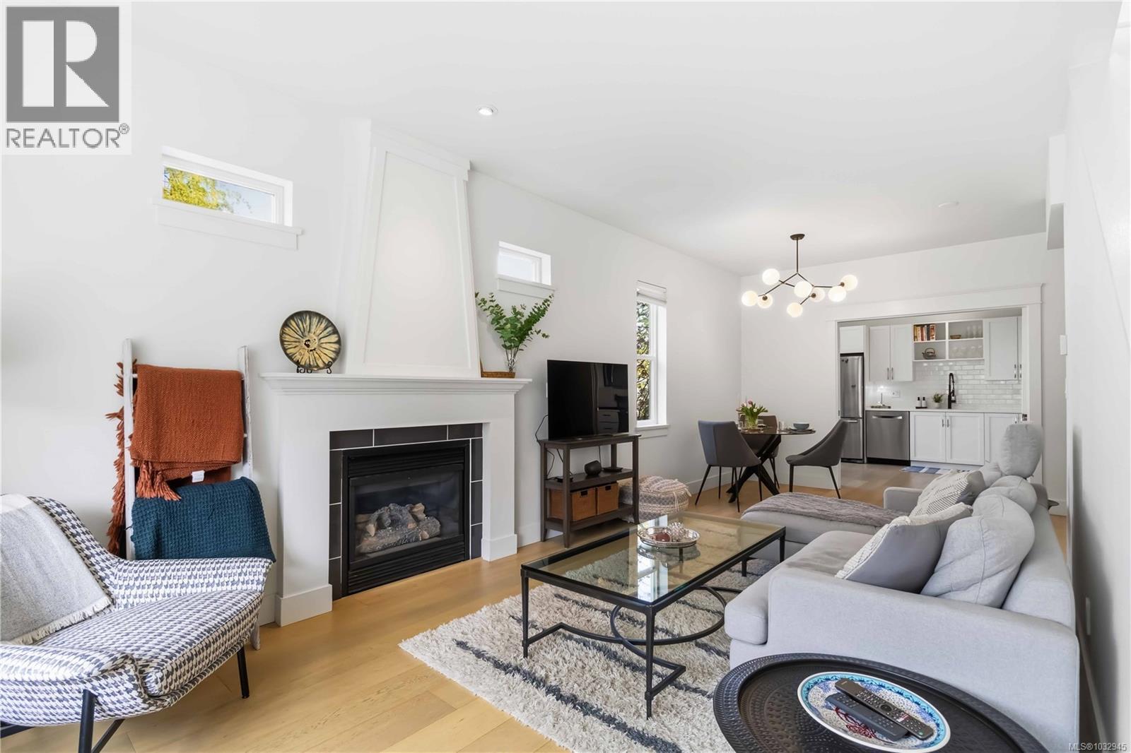 1 1521 Belcher Avenue, Victoria