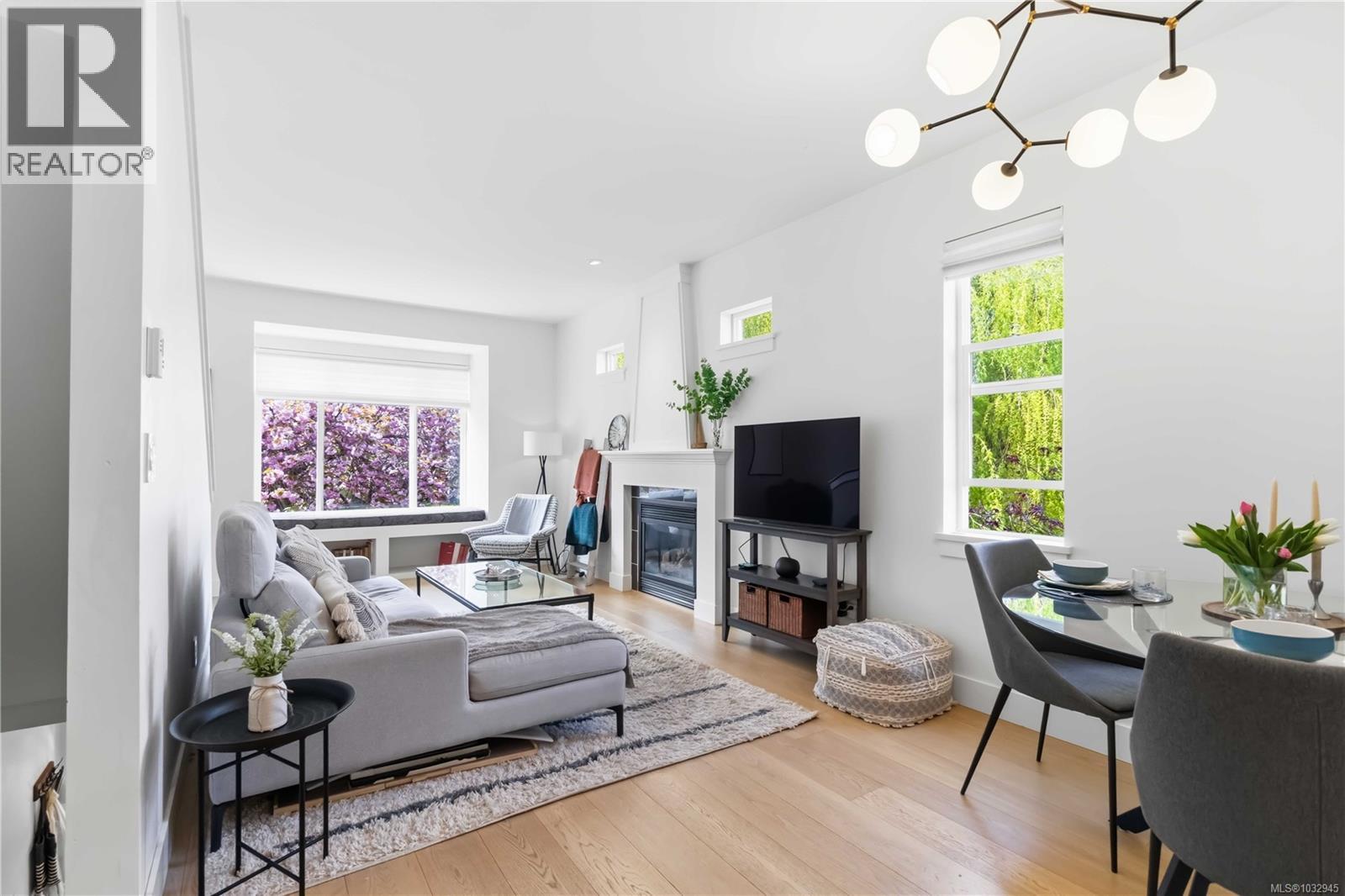 1 1521 Belcher Avenue, Victoria