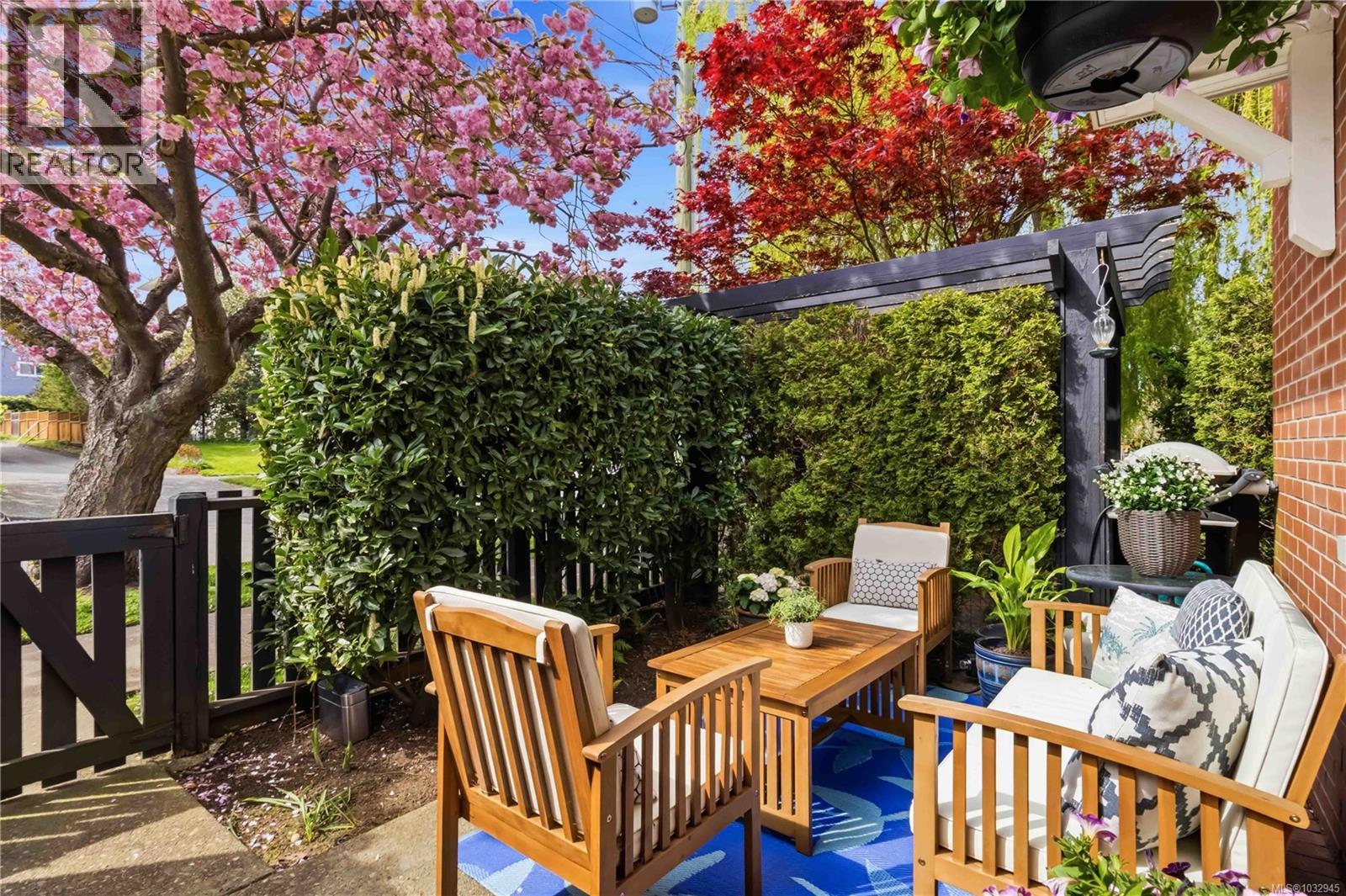 1 1521 Belcher Avenue, Victoria