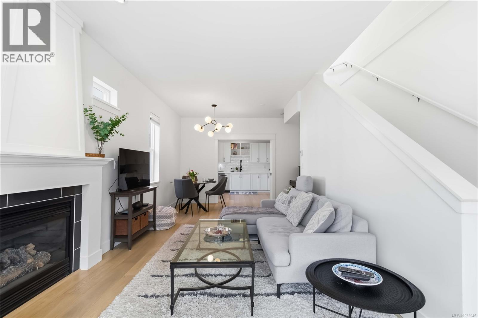 1 1521 Belcher Avenue, Victoria