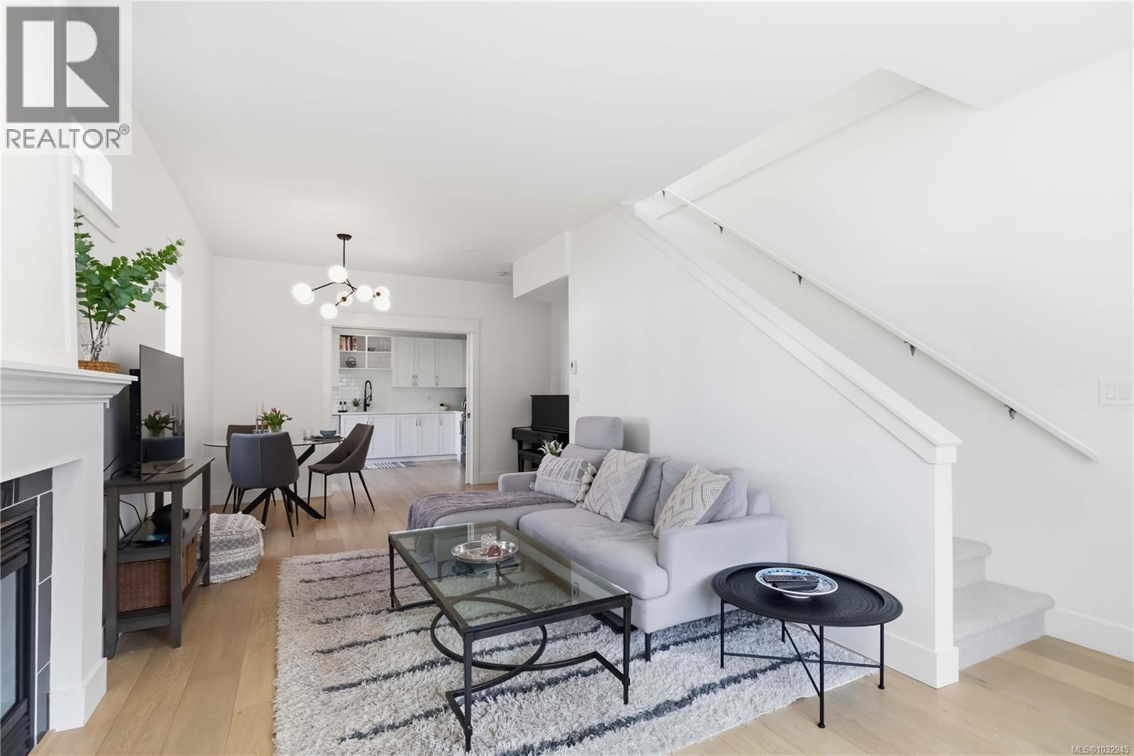 1 1521 Belcher Avenue, Victoria