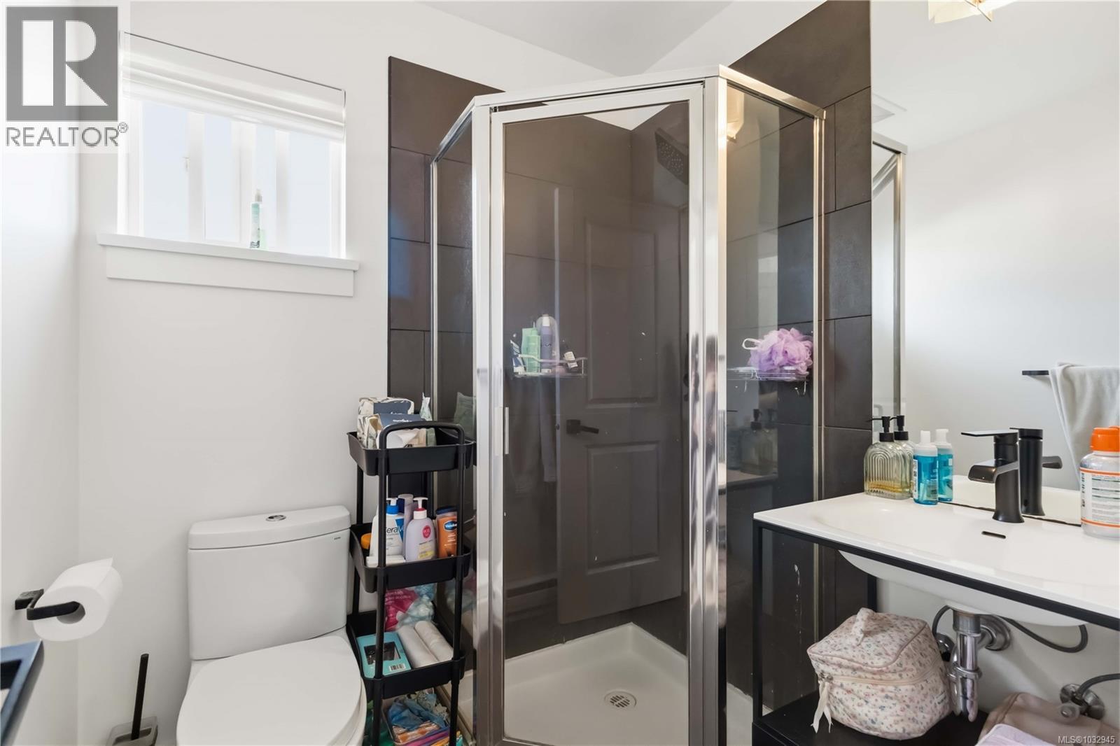 1 1521 Belcher Avenue, Victoria