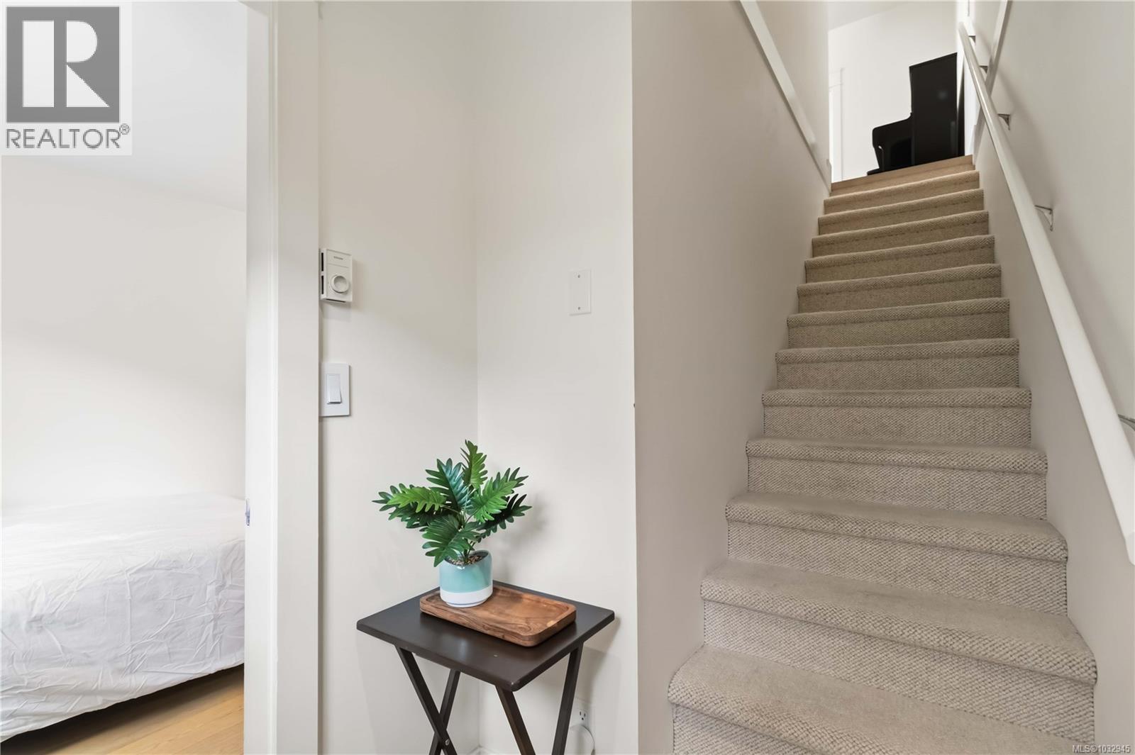 1 1521 Belcher Avenue, Victoria