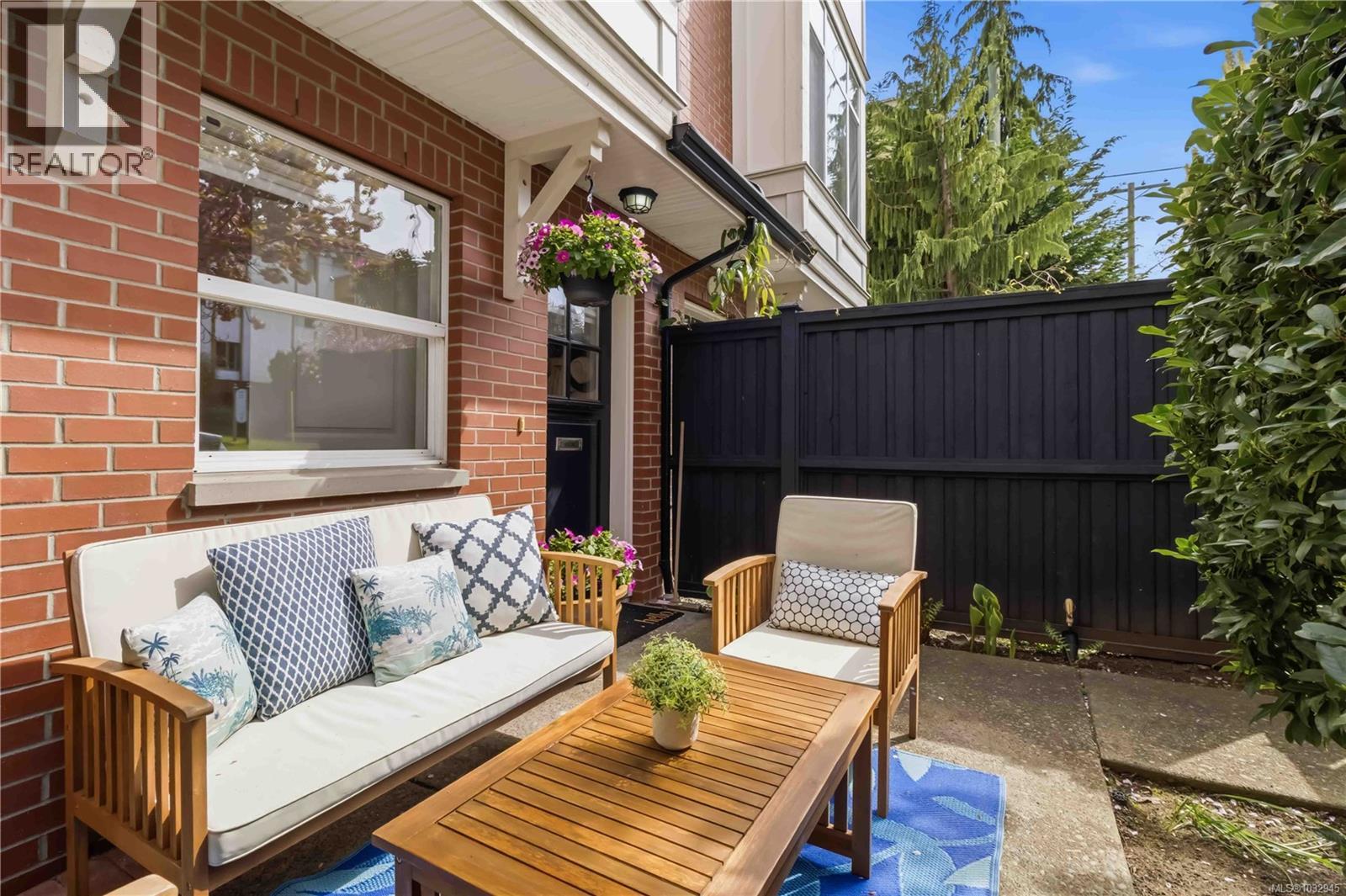 1 1521 Belcher Avenue, Victoria