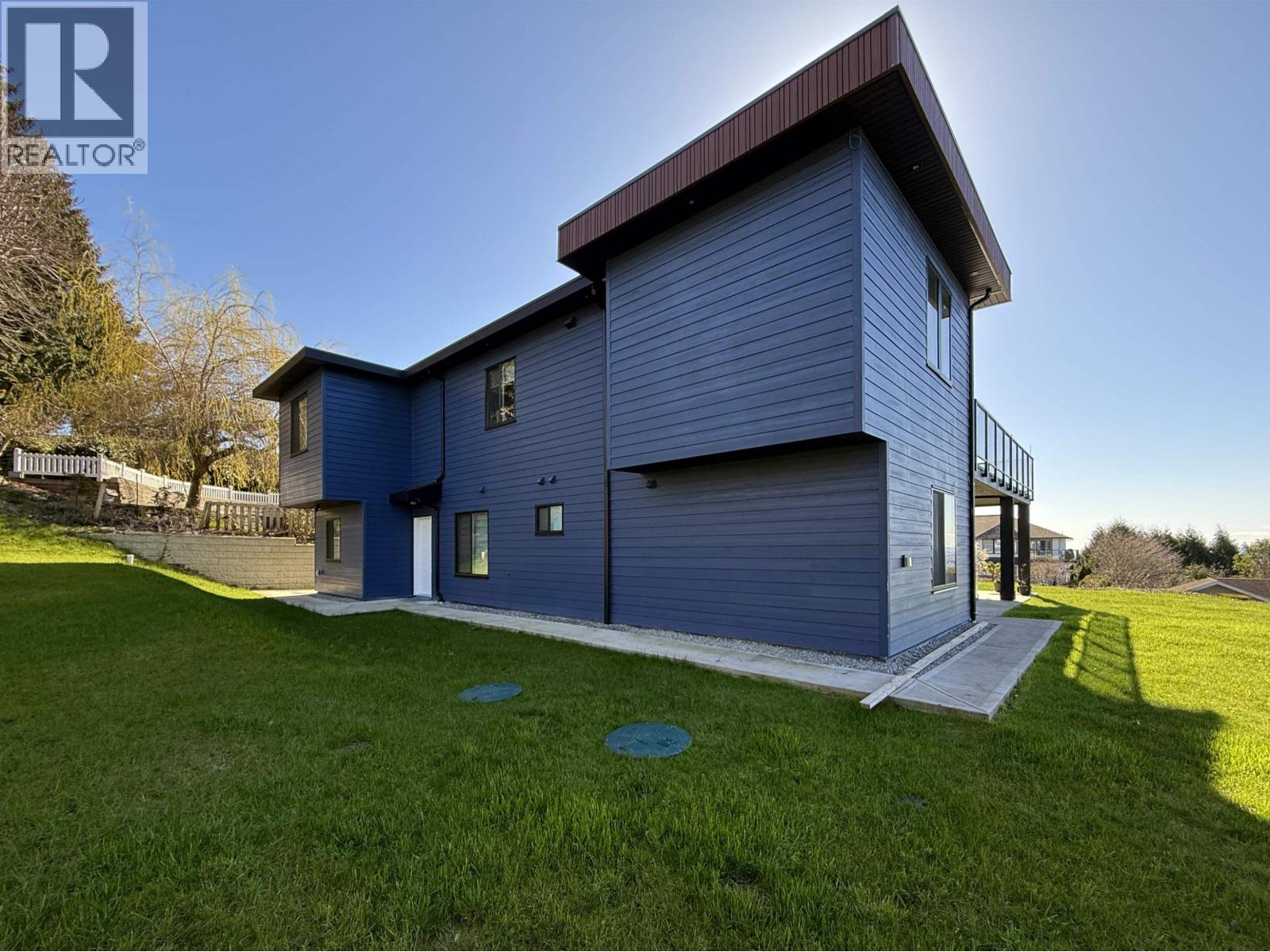 1496 BONNIEBROOK HEIGHTS ROAD, Gibsons
