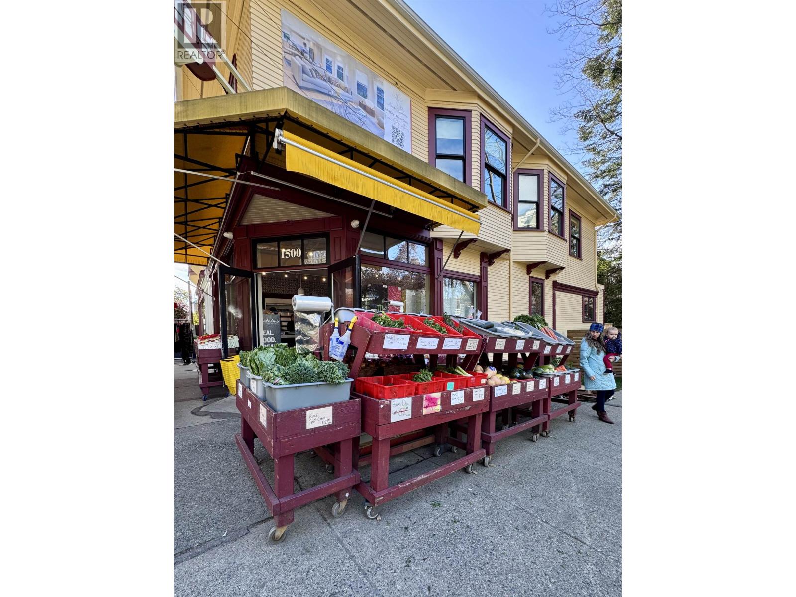 1500 BARCLAY STREET — photo 11