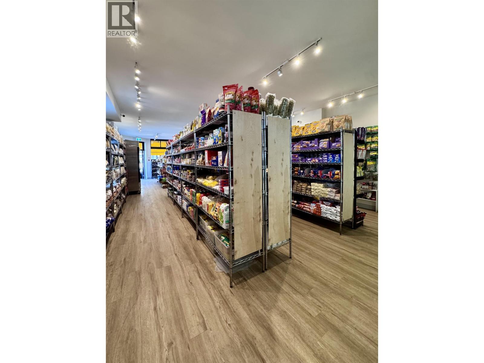 1500 BARCLAY STREET — photo 6