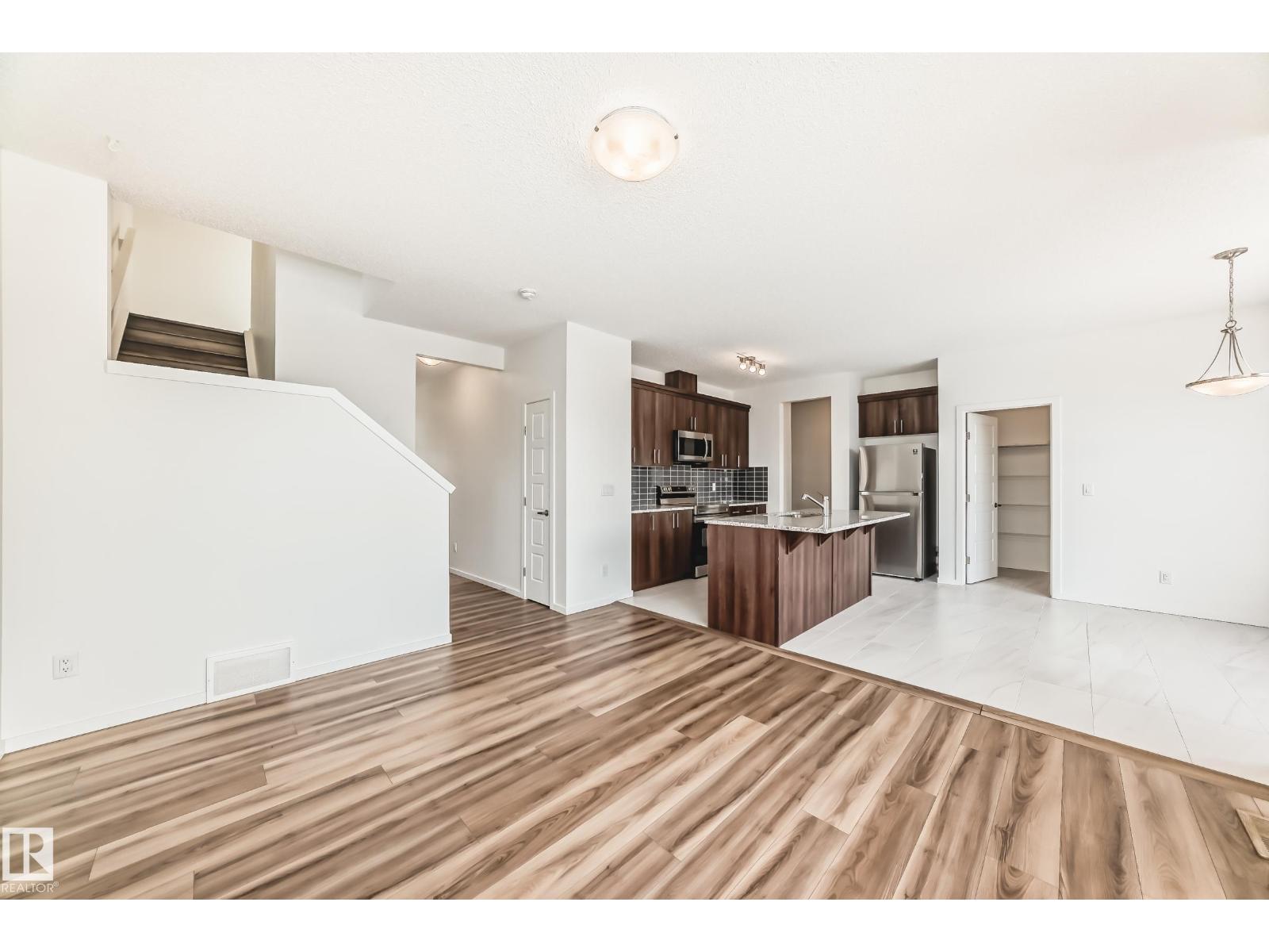 20612 22 AV NW, Edmonton