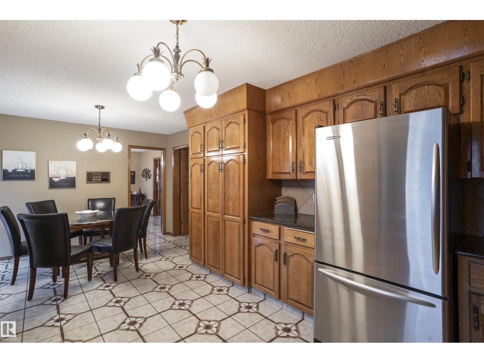 9831 158 AV NW, Edmonton