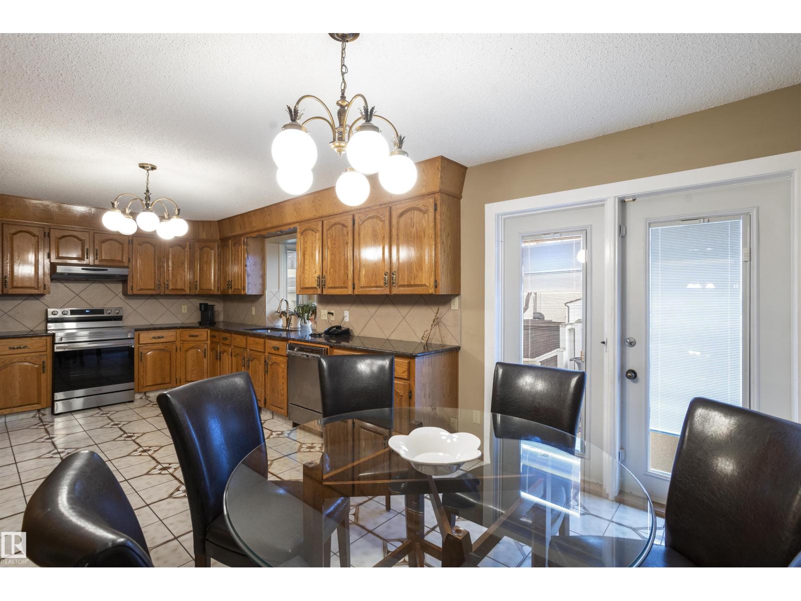 9831 158 AV NW, Edmonton