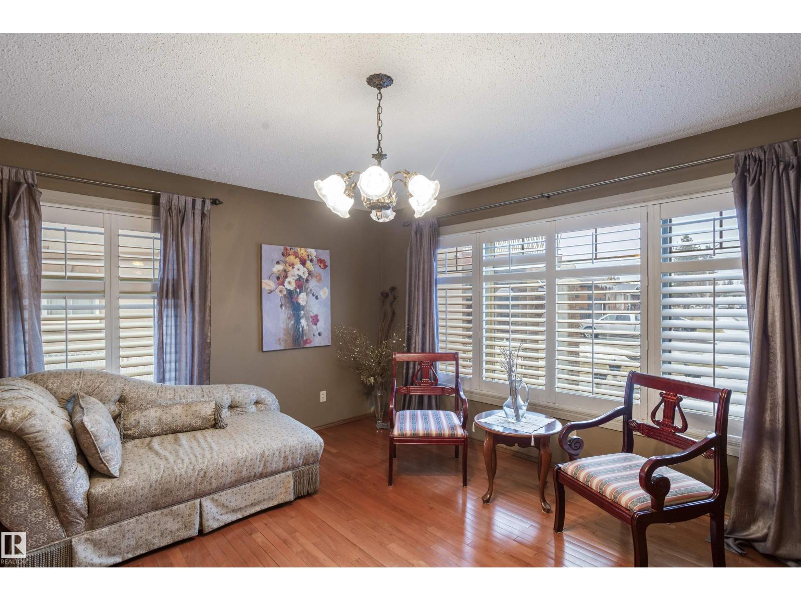 9831 158 AV NW, Edmonton