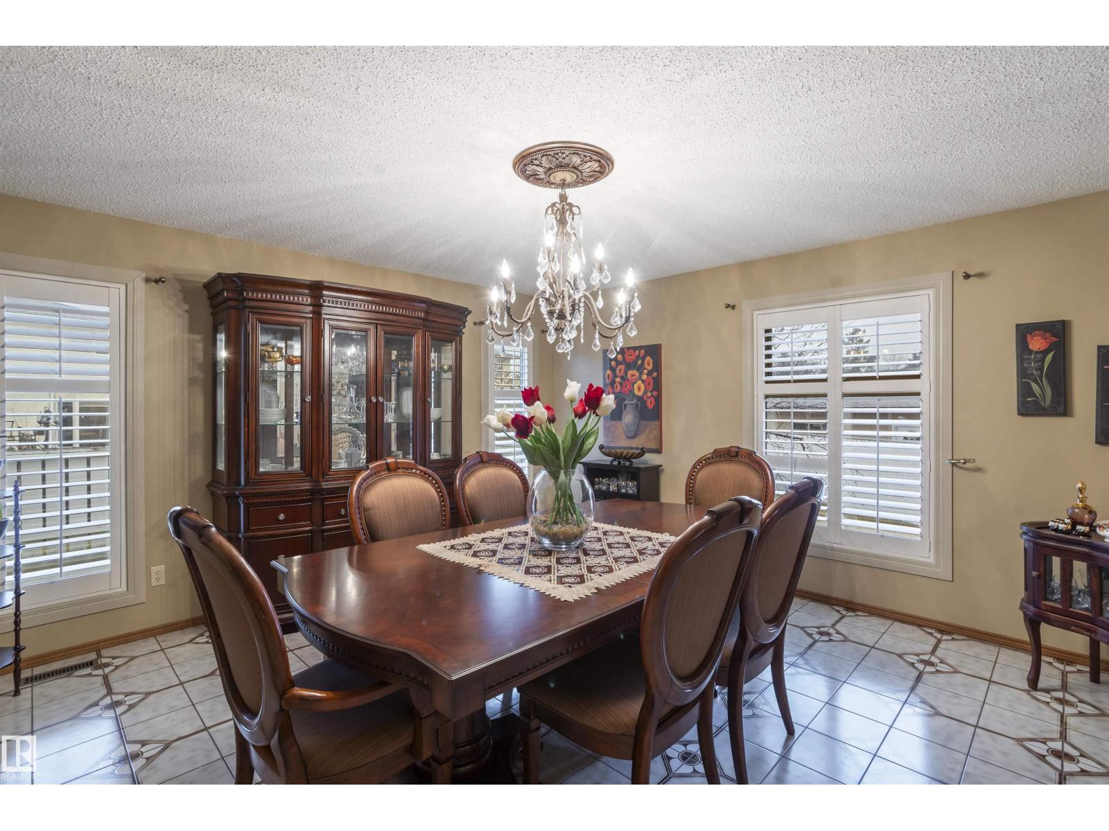 9831 158 AV NW, Edmonton