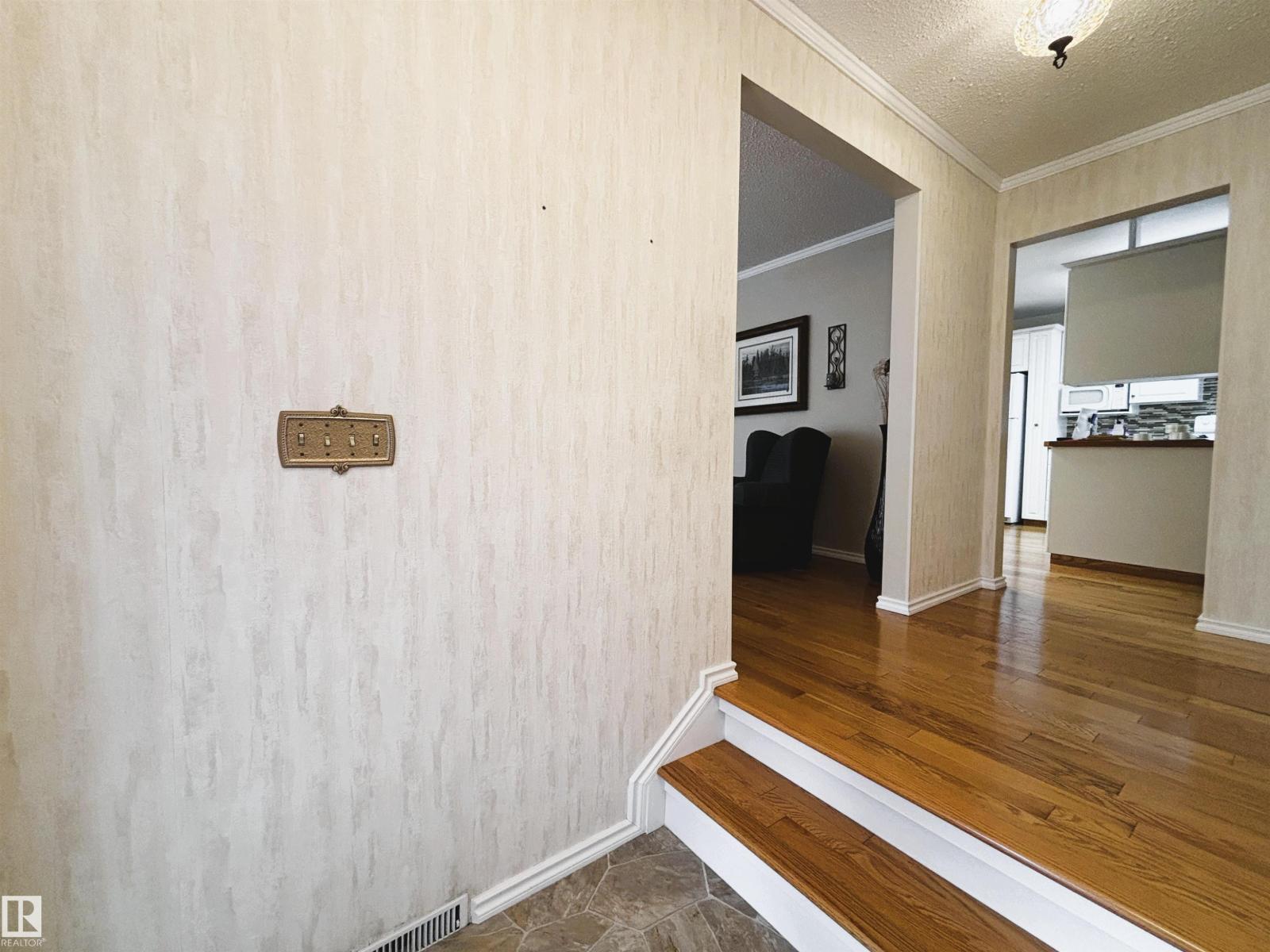 11139 30 AV NW, Edmonton