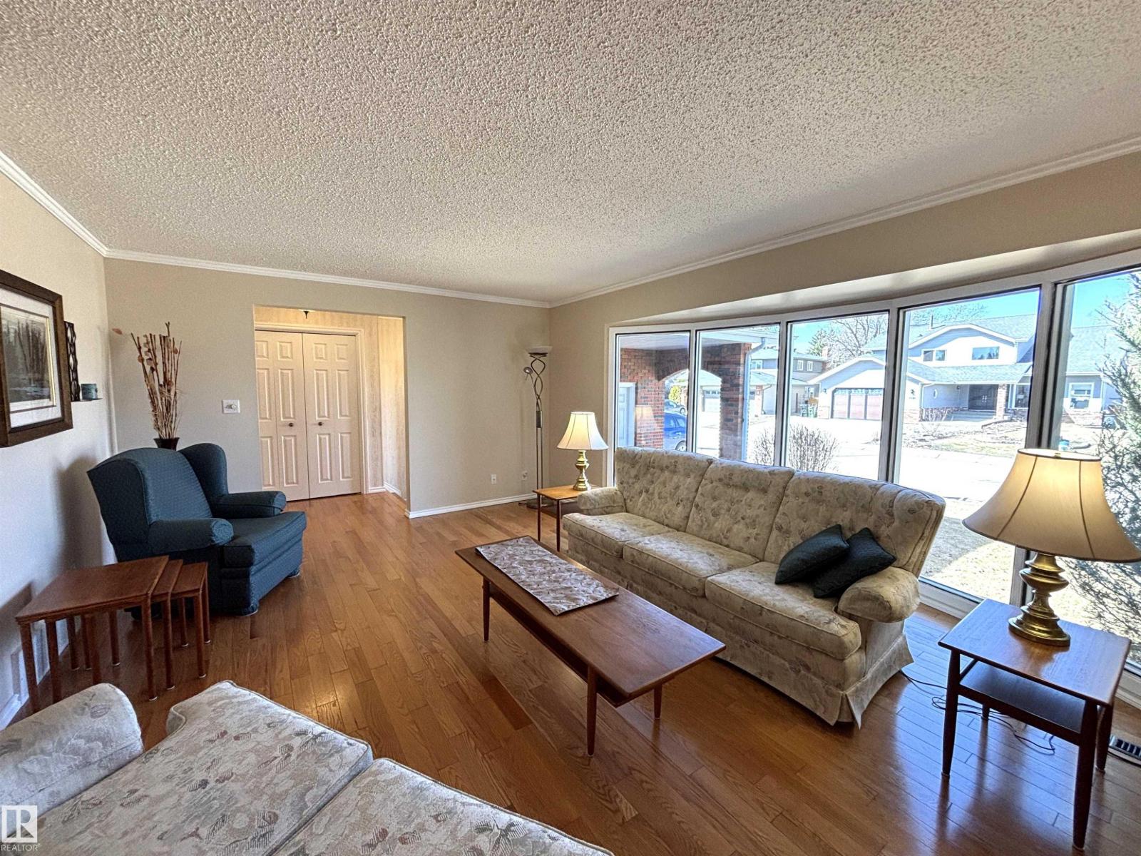 11139 30 AV NW, Edmonton