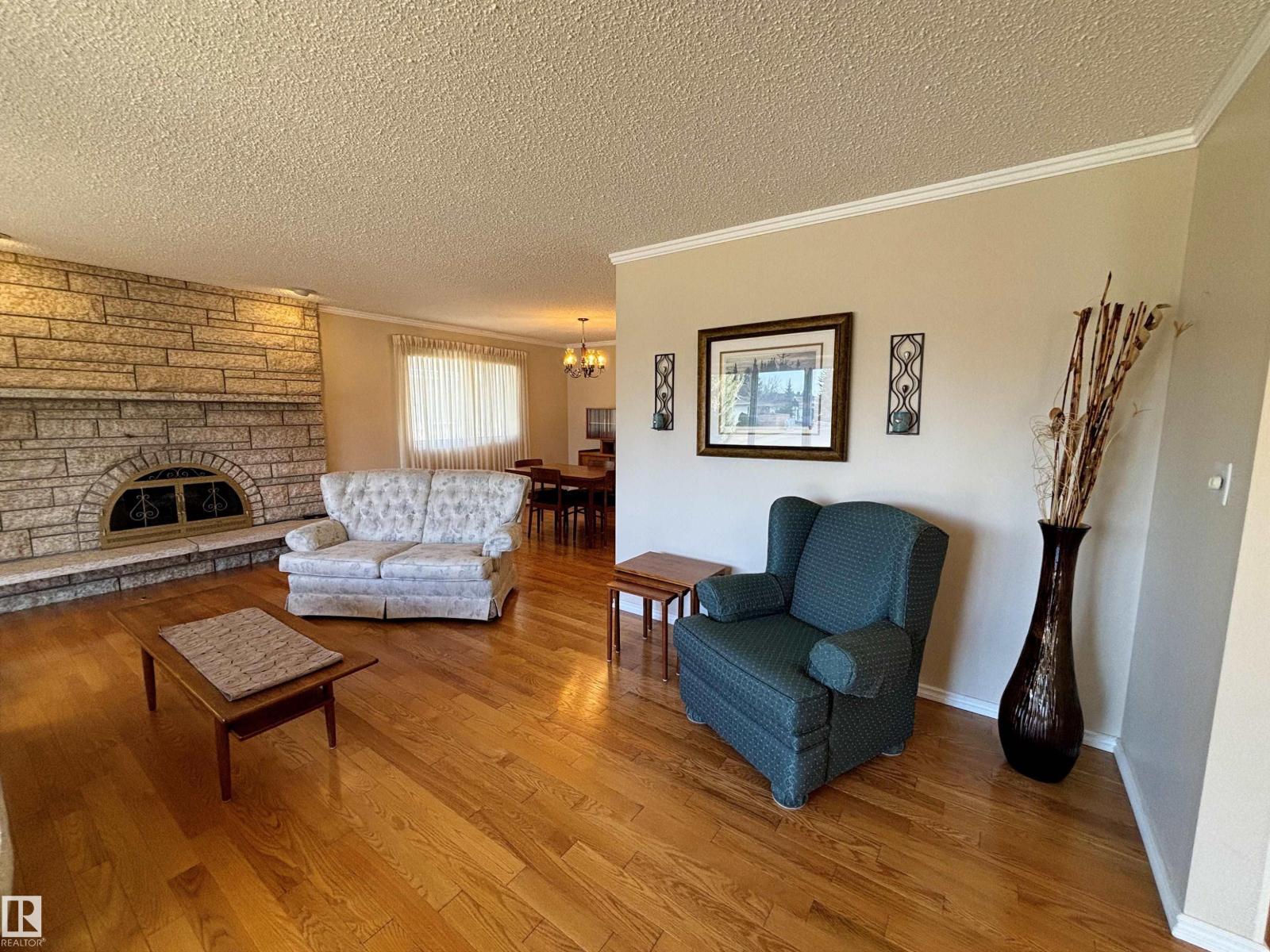 11139 30 AV NW, Edmonton