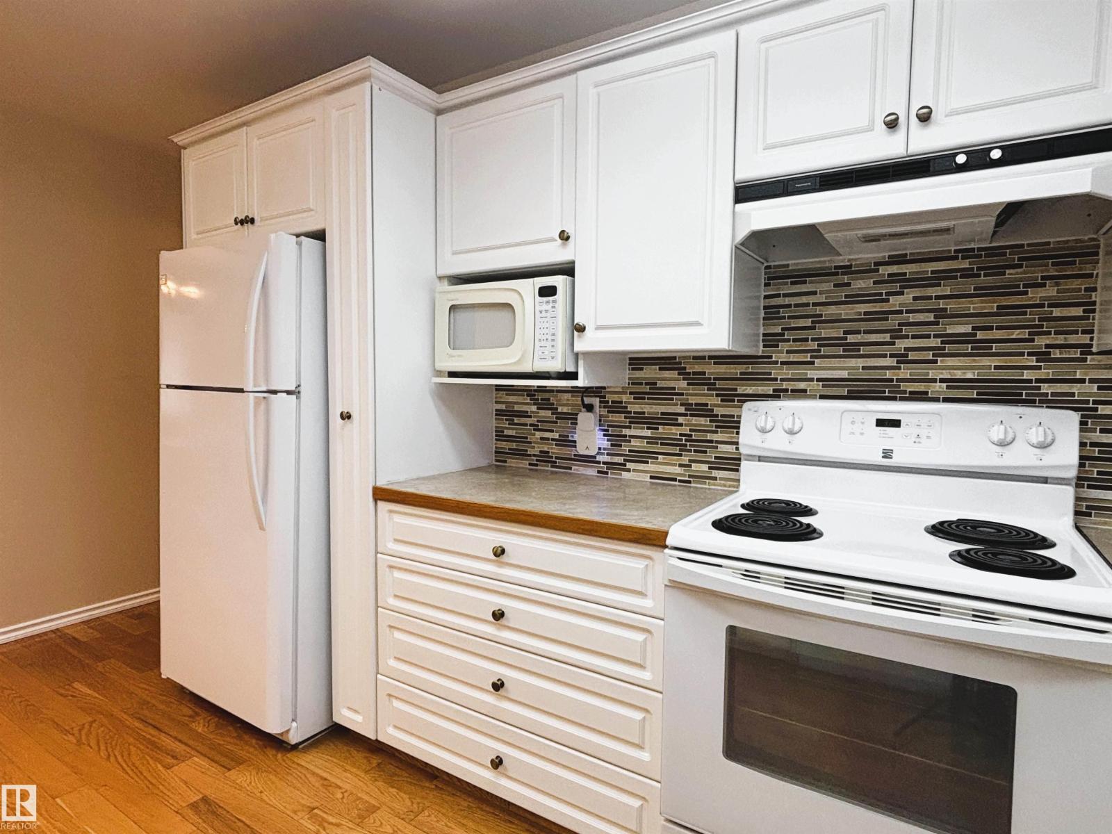 11139 30 AV NW, Edmonton