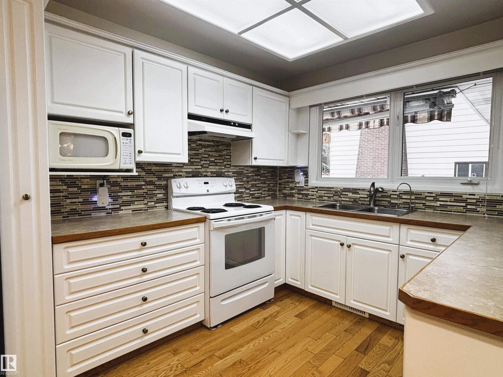 11139 30 AV NW, Edmonton