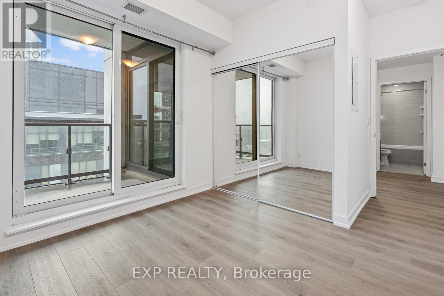 #1009 200 SACKVILLE STREET - 18