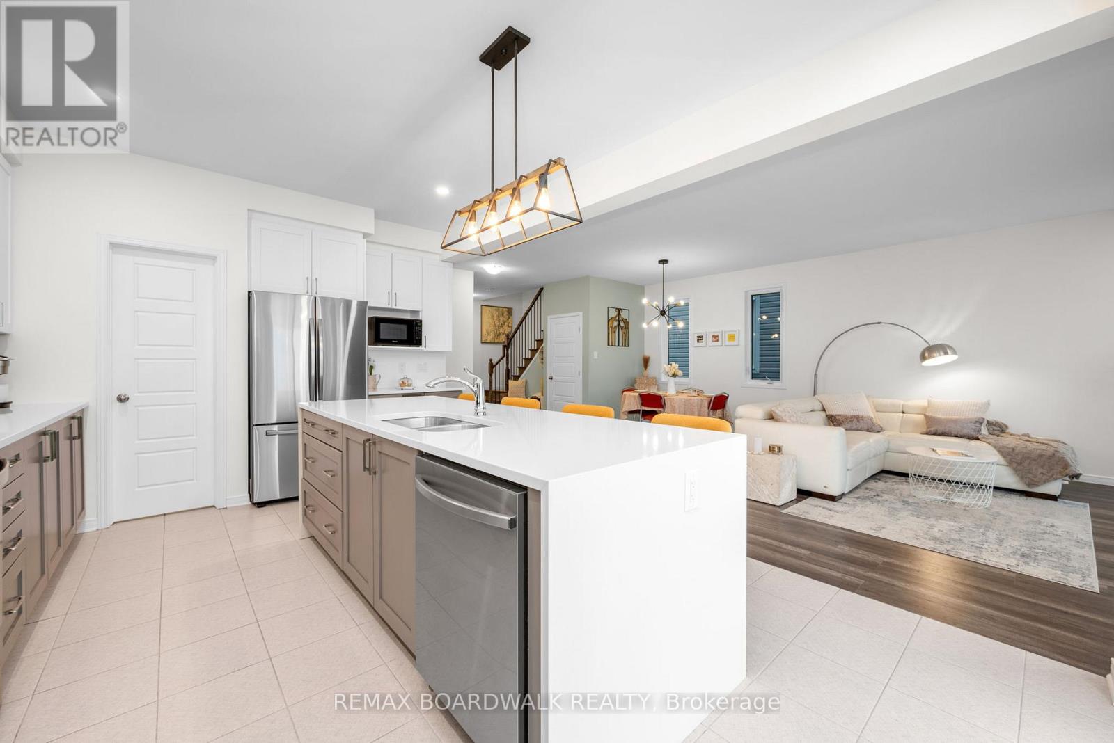 302 HALIBURTON HEIGHTS - 25