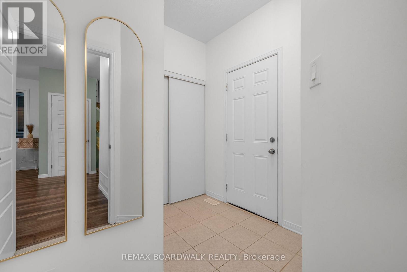 302 HALIBURTON HEIGHTS - 27