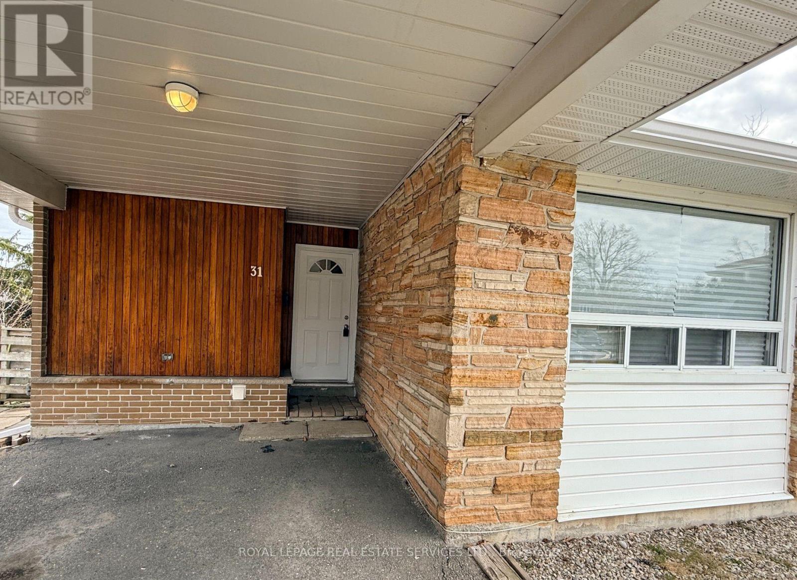 31 DAPHNE CRESCENT - 2