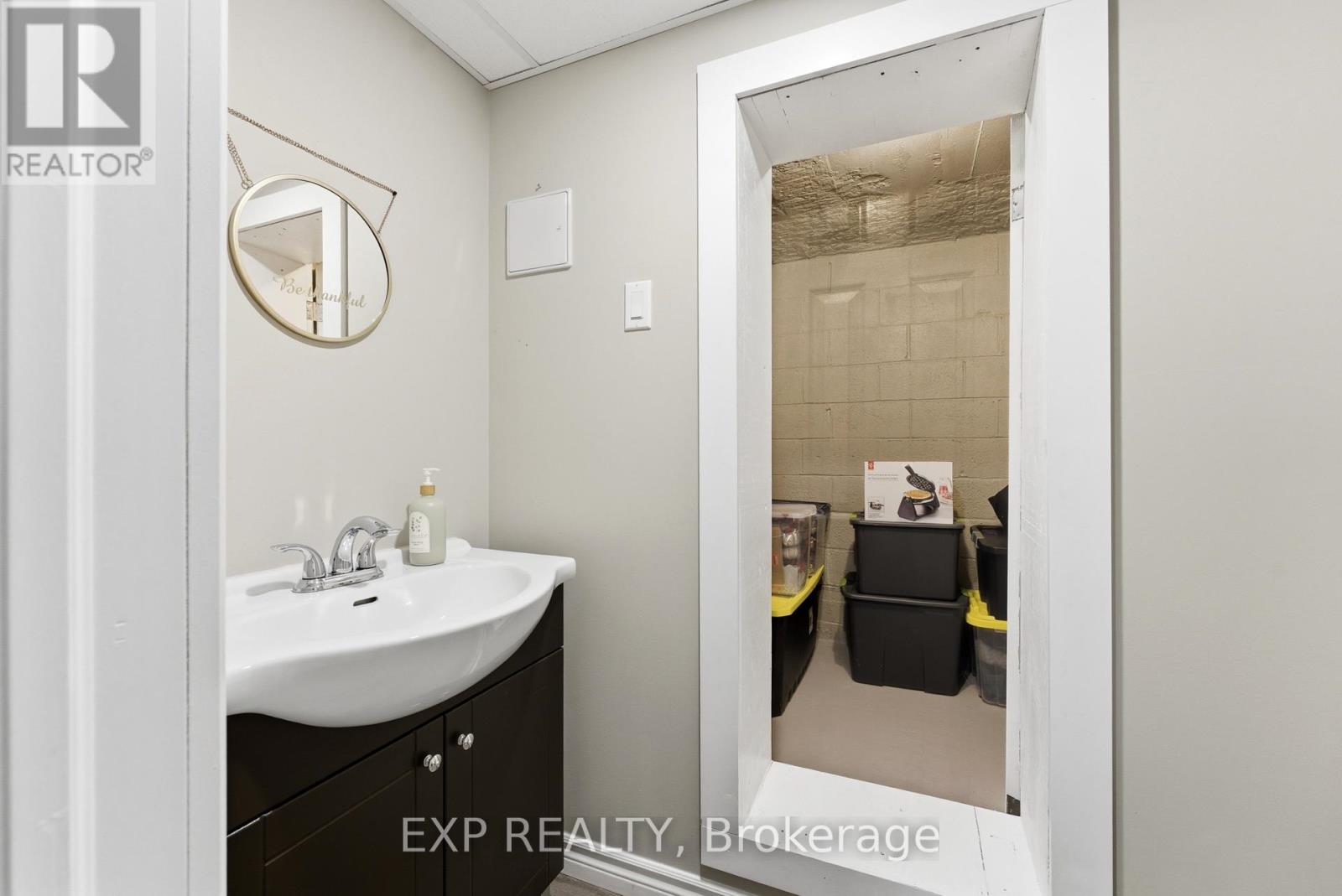 6 BAYSIDE DRIVE - 24