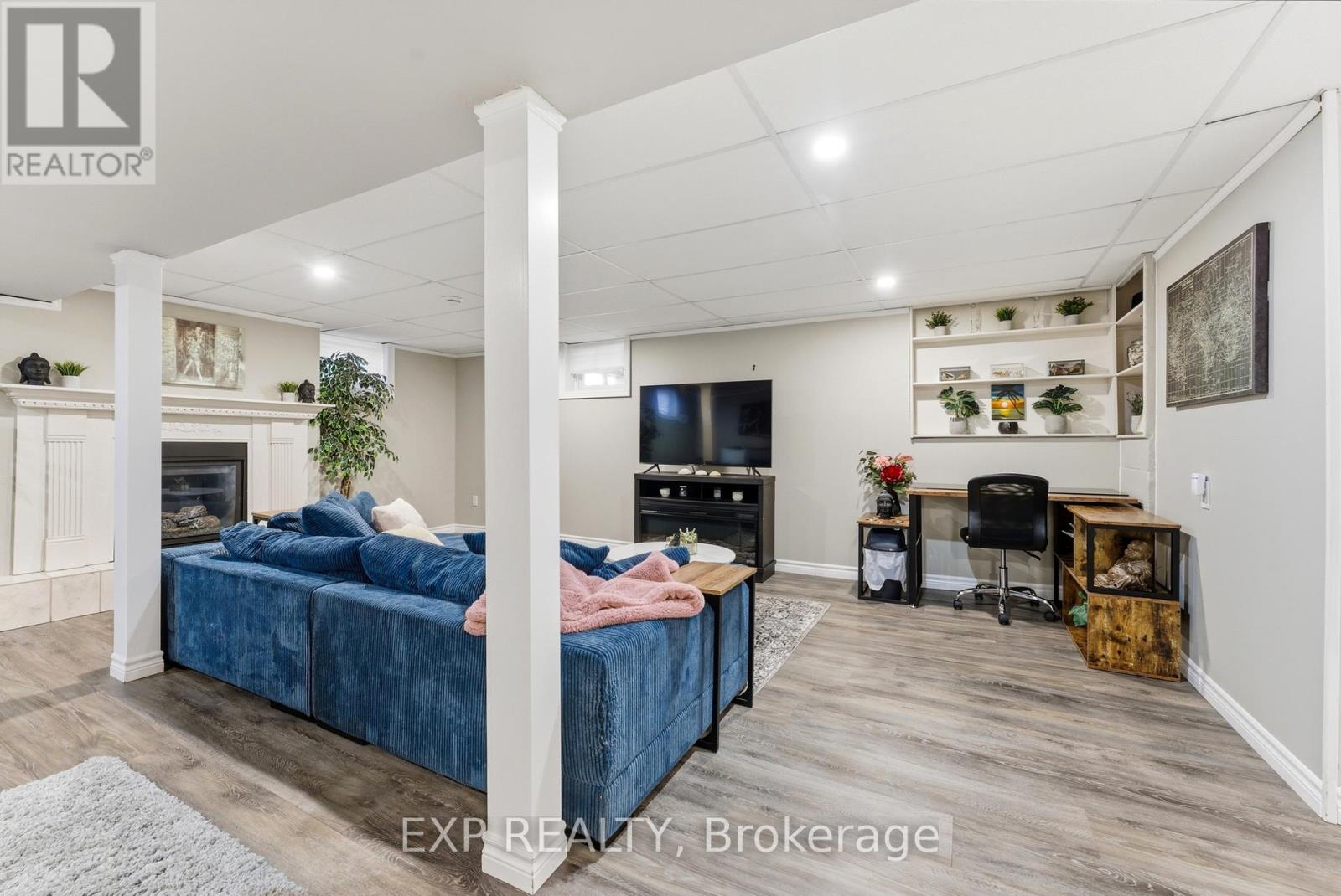 6 BAYSIDE DRIVE - 22