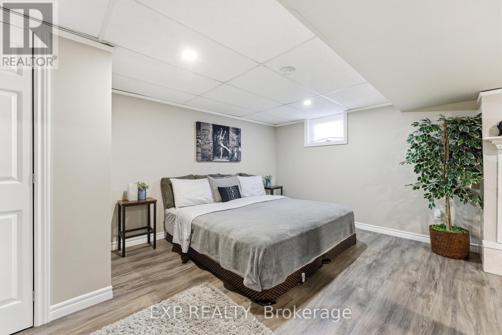 6 BAYSIDE DRIVE - 23