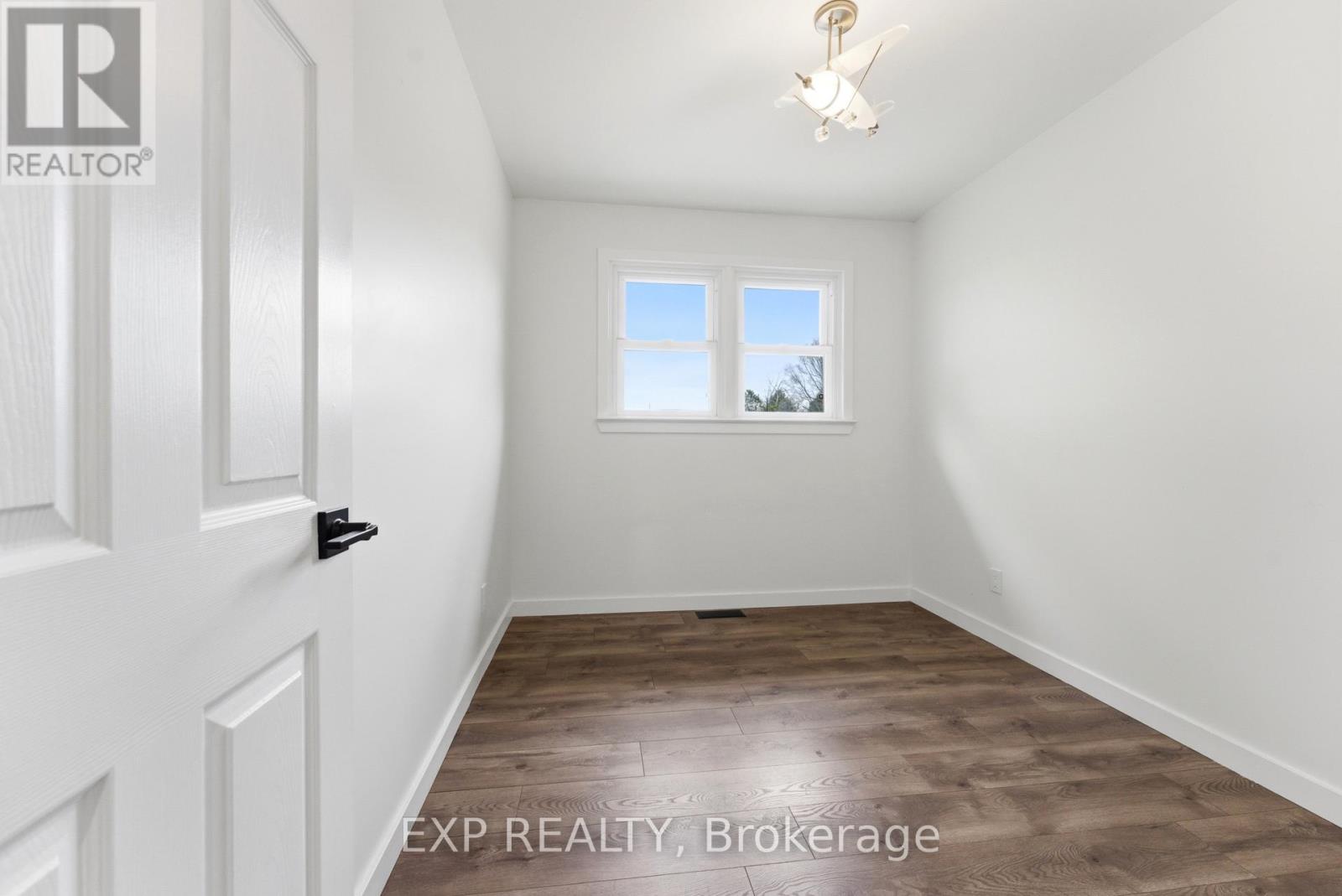 6 BAYSIDE DRIVE - 18