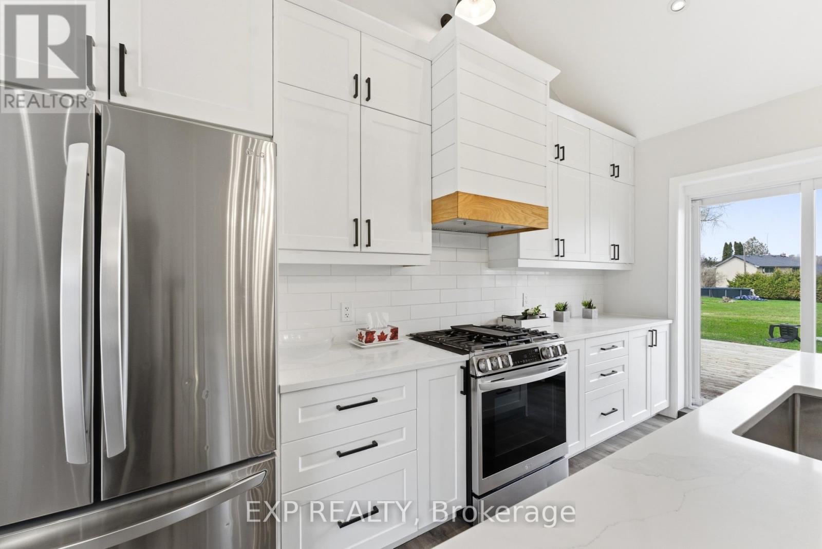 6 BAYSIDE DRIVE - 10