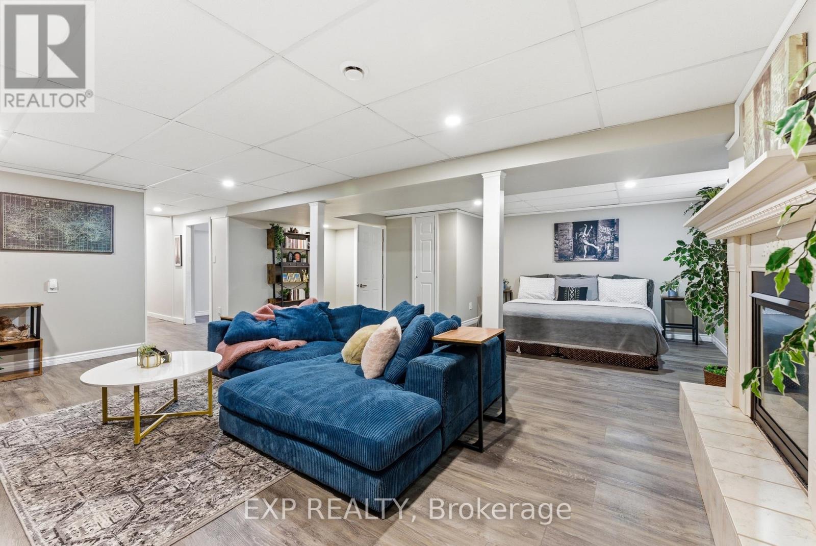 6 BAYSIDE DRIVE - 21