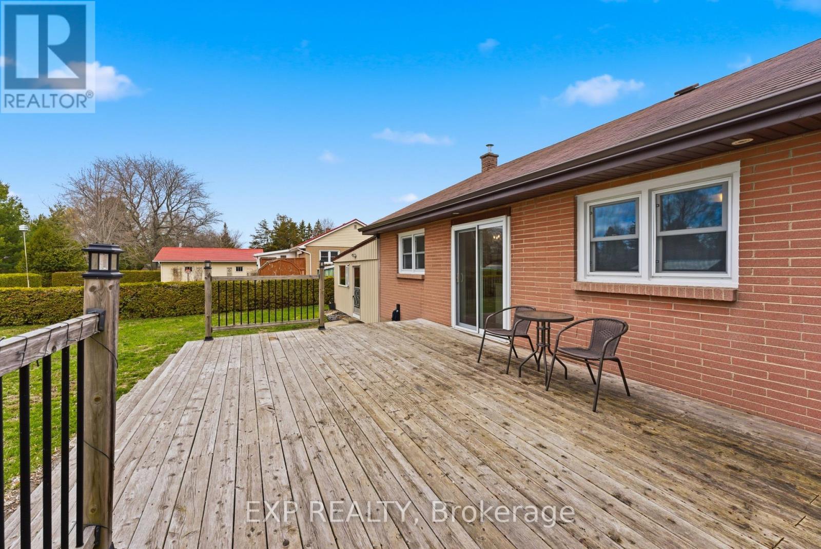 6 BAYSIDE DRIVE - 27