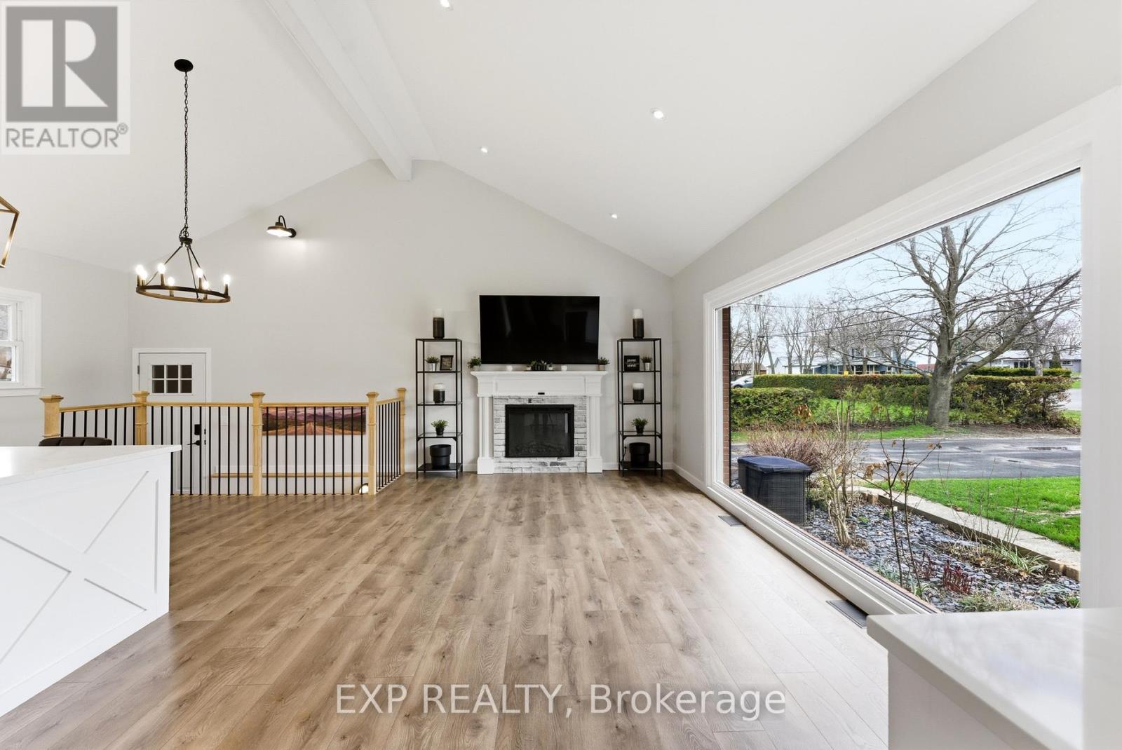 6 BAYSIDE DRIVE - 5