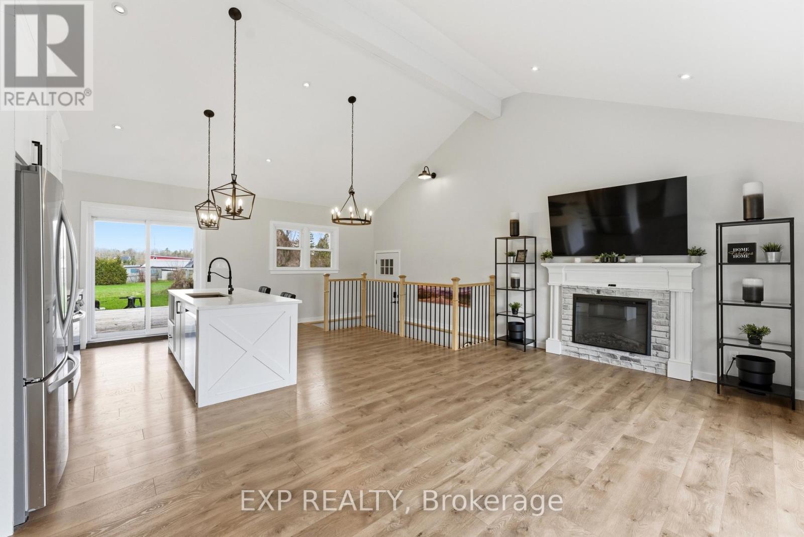 6 BAYSIDE DRIVE - 6
