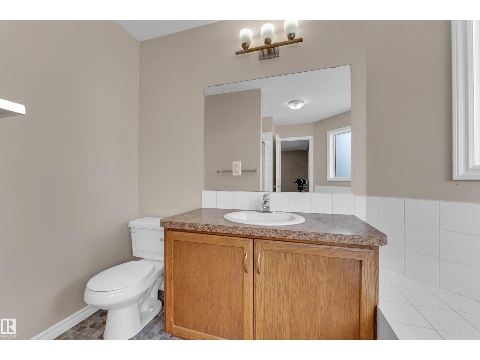 1739 61 ST SW, Edmonton