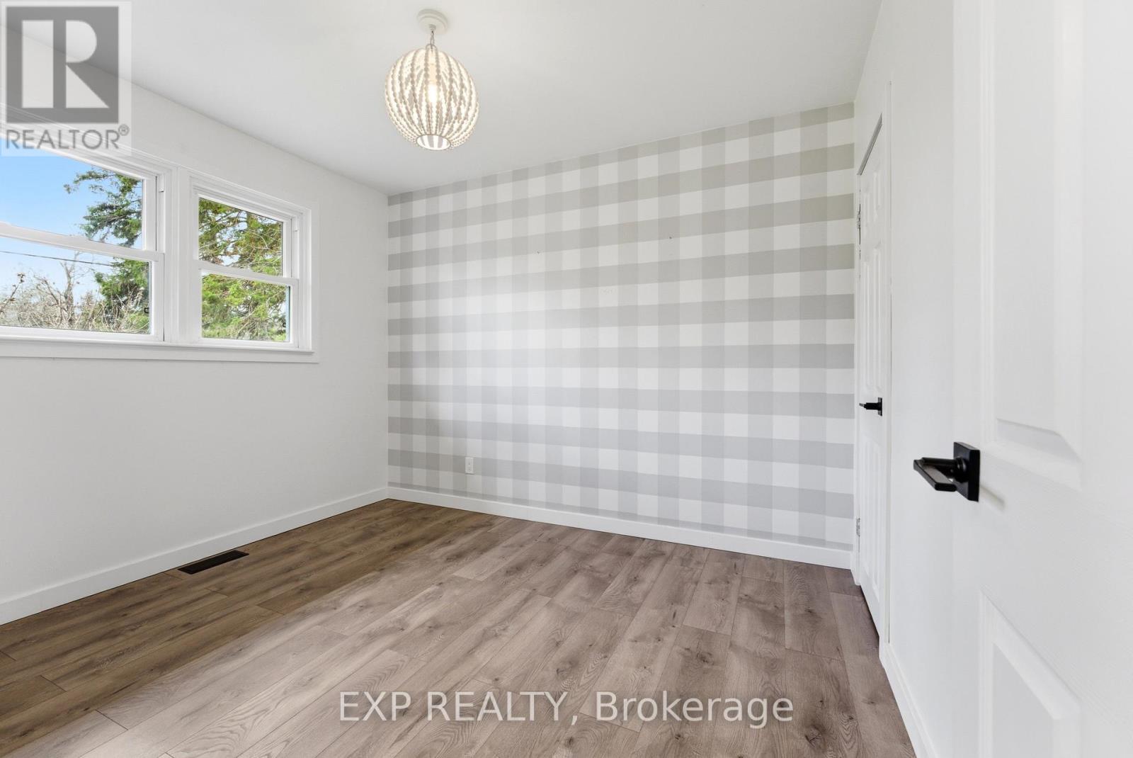 6 BAYSIDE DRIVE - 16