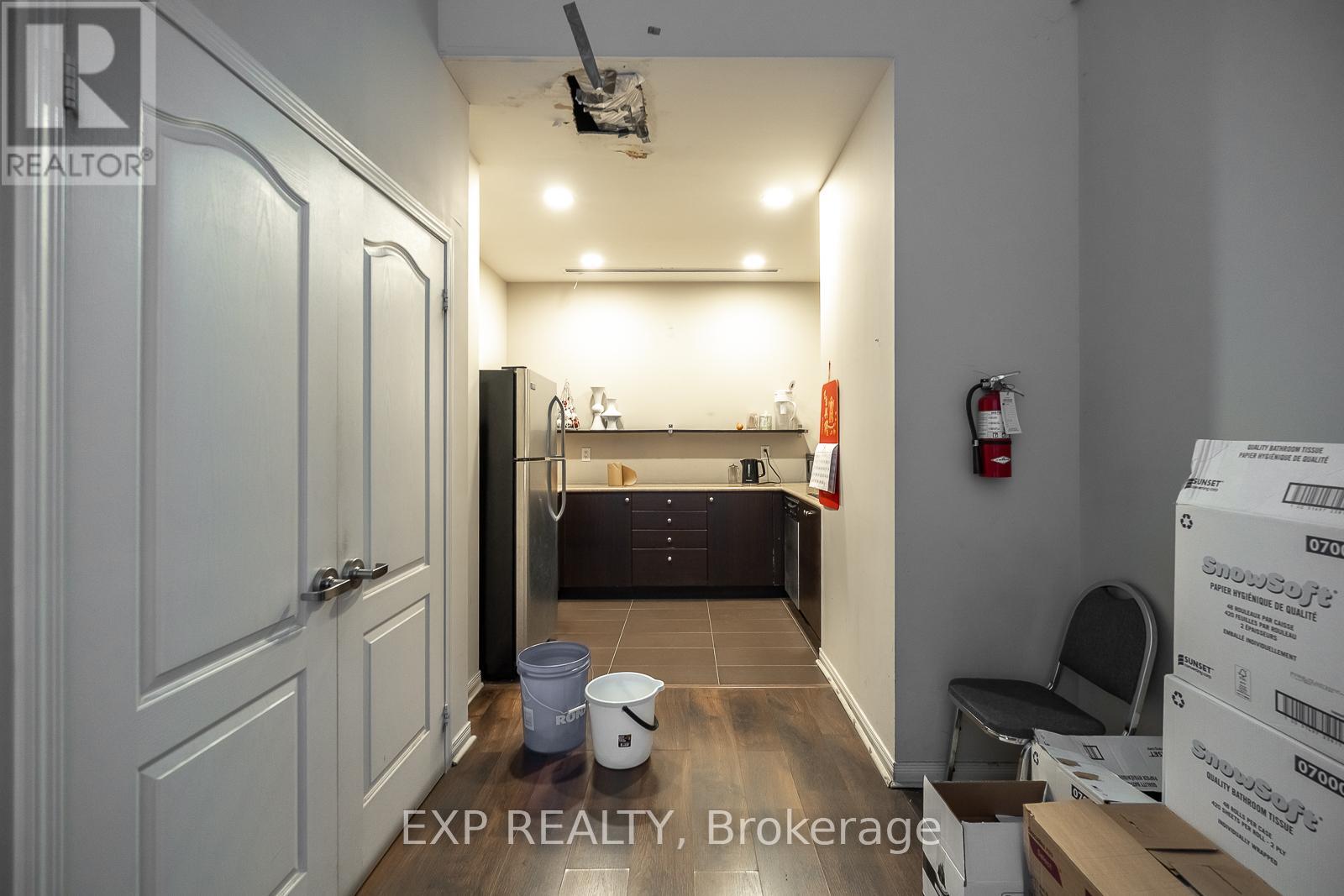 #519 4600 STEELES AVENUE E - 35