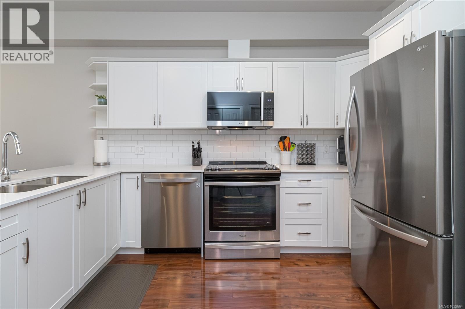 405 364 Goldstream Avenue, Colwood